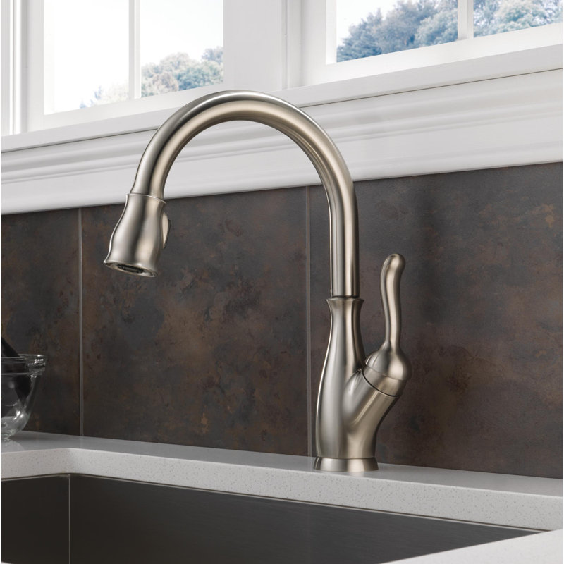 Delta Leland Pull Down Single Handle Kitchen Faucet with MagnaTite